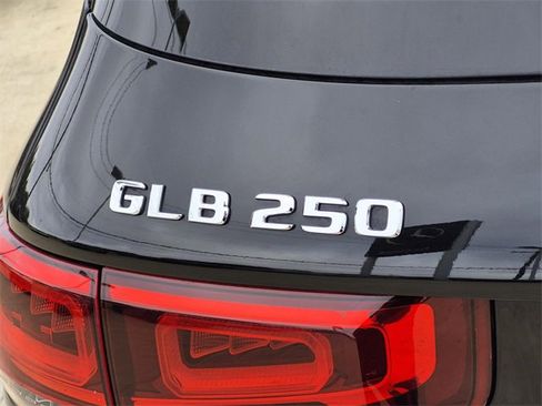 Certified 2021 Mercedes-Benz GLB 250 image 11