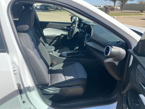 Used 2025 Chevrolet Trax LT image 39