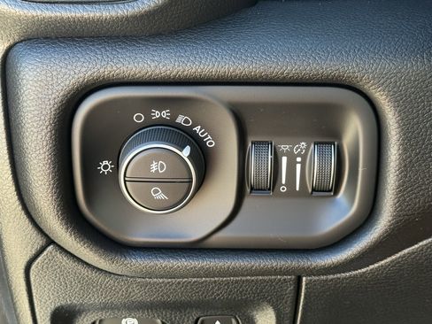 Used 2024 RAM 1500 Laramie image 25