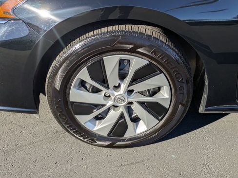 Certified 2025 Nissan Altima 2.5 S image 11