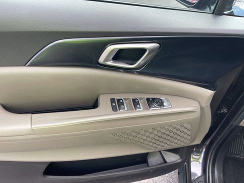 Used 2025 Kia Carnival LXS image 8