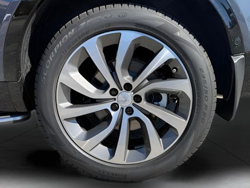 Certified 2025 Land Rover Discovery Sport Dynamic SE AWD/4WD image 11