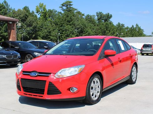Used 2012 Ford Focus SE image 2