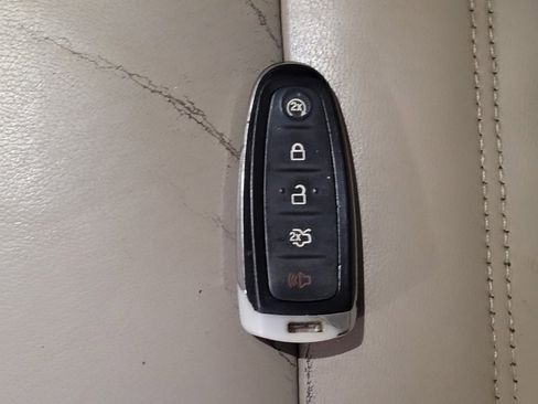 Used 2017 Ford Escape Titanium image 32