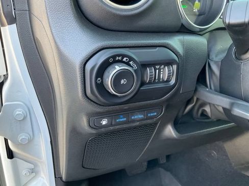 Used 2022 Jeep Wrangler Unlimited Sahara AWD/4WD image 7