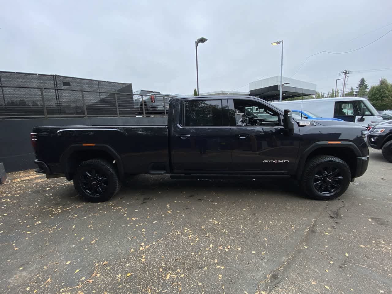 Used 2025 GMC Sierra 2500 AT4 w/ AT4 Premium Plus Package AWD/4WD image 7