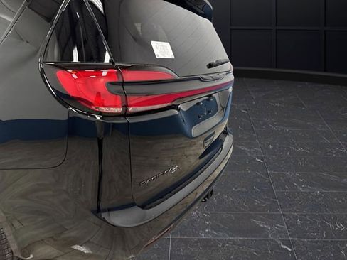 New 2026 Chrysler Pacifica Limited w/ S Appearance Package image 36