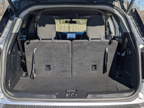 Used 2023 Ford Explorer XLT image 27