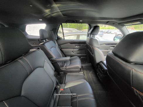 Used 2024 Honda Pilot TrailSport image 9