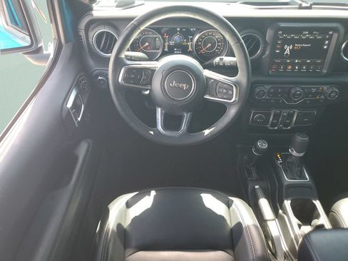 Used 2019 Jeep Wrangler Unlimited Sahara AWD/4WD image 12