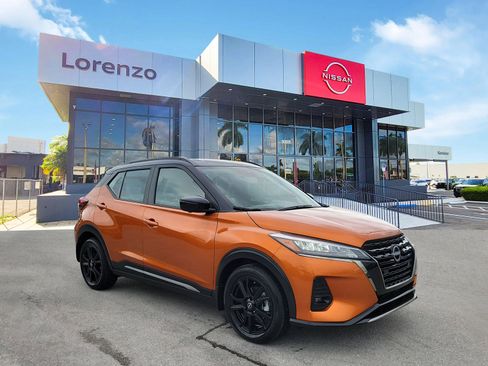 Used 2024 Nissan Kicks SR w/ SR Premium Package FWD image 3