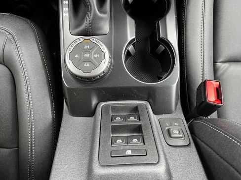 New 2025 Ford Bronco Badlands image 12