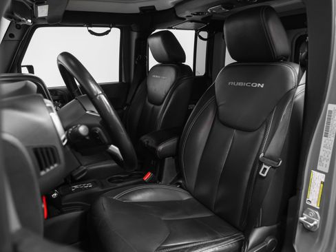 Used 2015 Jeep Wrangler Unlimited Rubicon AWD/4WD image 5