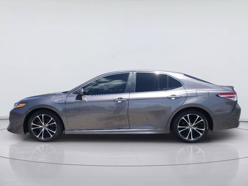 Used 2020 Toyota Camry SE FWD image 2