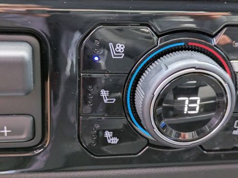 Used 2025 Chevrolet Silverado 2500 LTZ w/ LTZ Convenience Package image 24