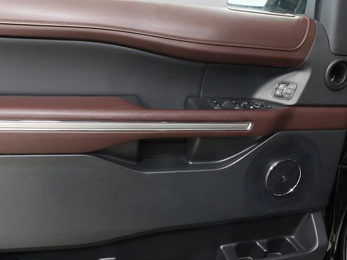 Used 2024 Ford Expedition Limited image 22