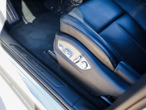 Certified 2025 Porsche Macan image 14