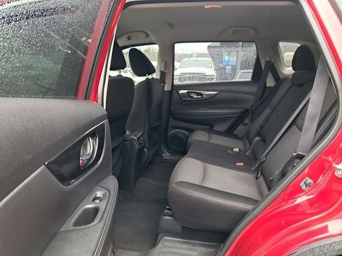 Used 2017 Nissan Rogue SV w/ SV Premium Package image 13