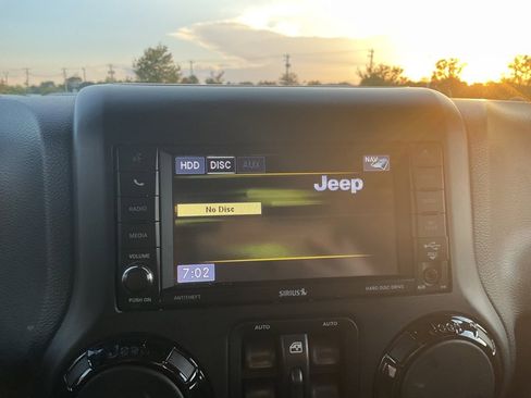 Used 2014 Jeep Wrangler Unlimited Sahara image 18