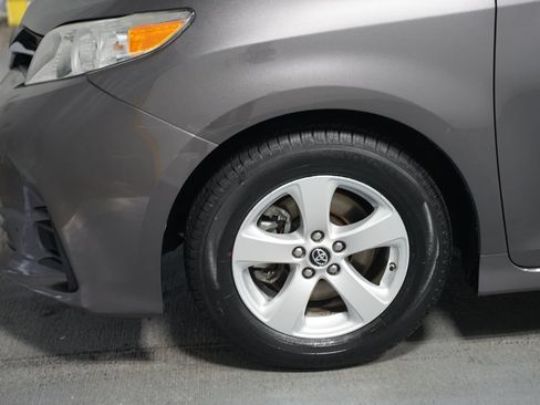 Used 2020 Toyota Sienna LE FWD image 5