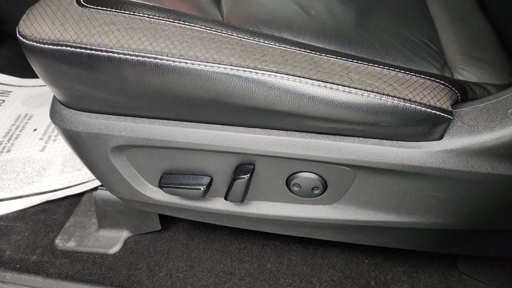 Used 2022 Nissan Pathfinder SL AWD/4WD image 11