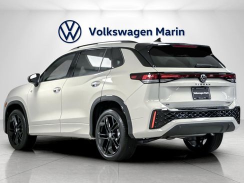 New 2026 Volkswagen Tiguan SE R-Line image 3