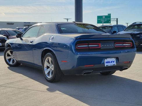 Used 2022 Dodge Challenger SXT RWD image 3