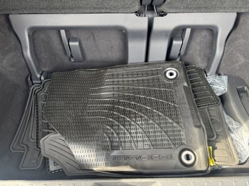 Used 2025 Toyota Sienna Platinum image 16