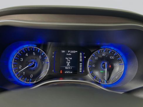 Used 2023 Chrysler Voyager LX image 22