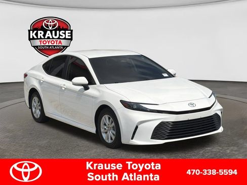 Used 2025 Toyota Camry LE FWD image 3