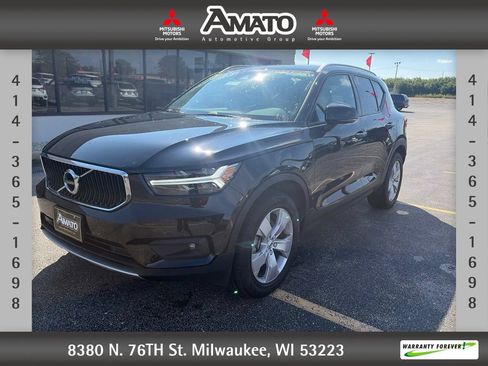 Used 2022 Volvo XC40 T5 Momentum AWD/4WD image 1