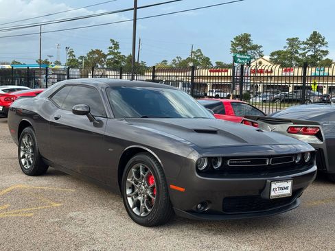 Used 2017 Dodge Challenger GT w/ Driver Convenience Group image 7