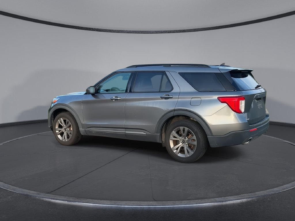 Used 2021 Ford Explorer XLT w/ Equipment Group 202A AWD/4WD image 6