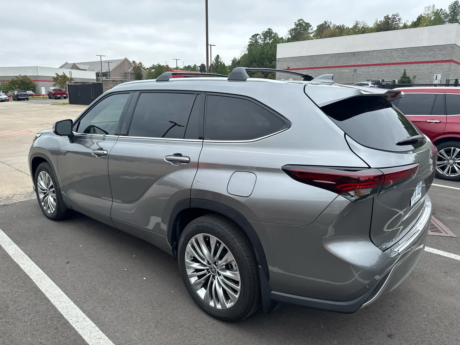 Used 2026 Toyota Highlander Platinum AWD/4WD image 3