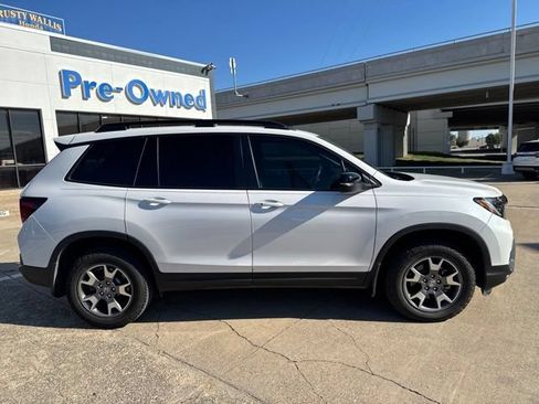 Used 2023 Honda Passport TrailSport image 2