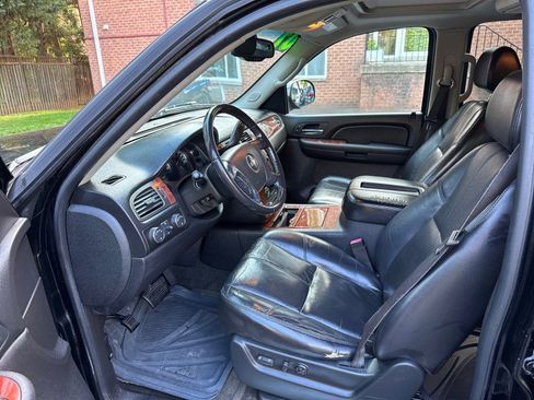 Used 2007 Chevrolet Tahoe LTZ w/ LTZ Preferred Equipment Group AWD/4WD image 15