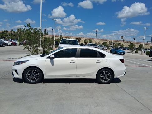 Used 2024 Kia Forte LXS w/ LXS Technology Package FWD image 3