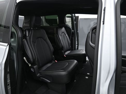 New 2026 Chrysler Pacifica Select image 25