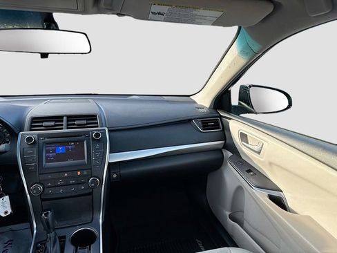 Used 2016 Toyota Camry SE image 22
