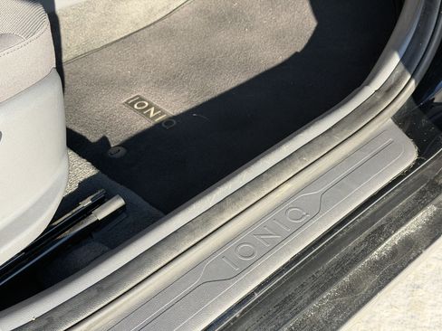 Used 2018 Hyundai Ioniq SEL image 39