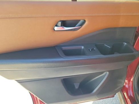 Certified 2022 Nissan Pathfinder Platinum w/ Cargo Package AWD/4WD image 17