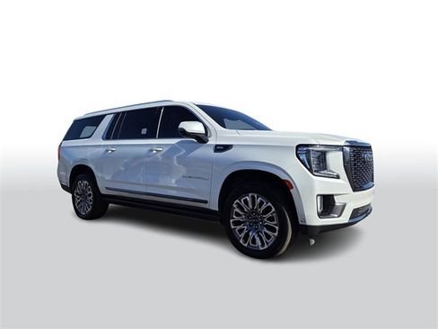 Used 2023 GMC Yukon XL Denali Ultimate image 2