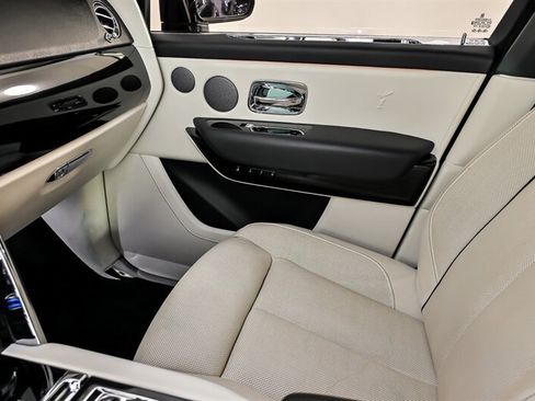 Used 2021 Rolls-Royce Cullinan AWD/4WD image 42
