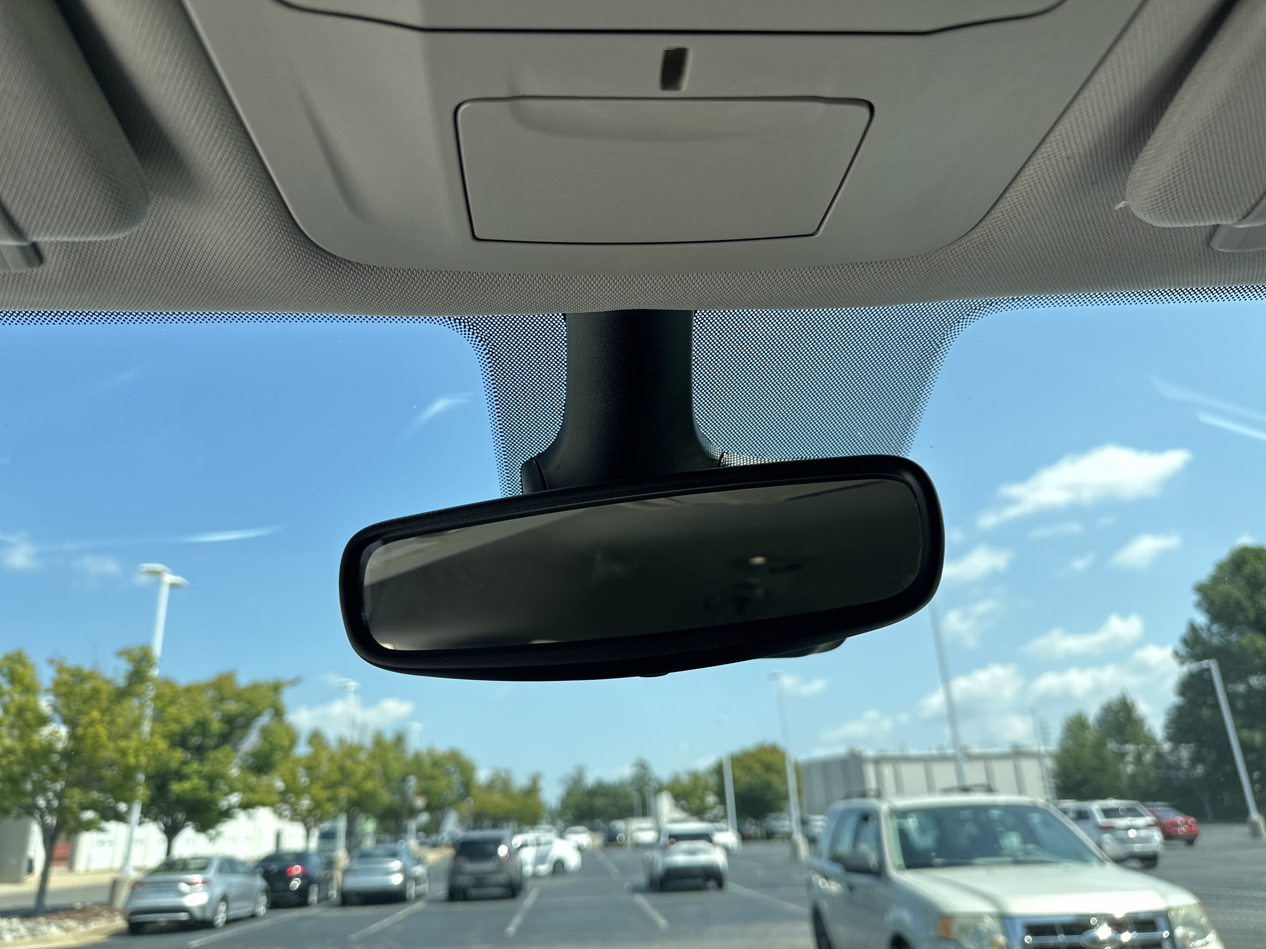 Used 2024 Chrysler Pacifica Touring-L FWD image 27