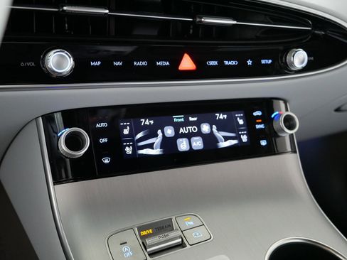 Certified 2026 Genesis GV70 2.5T Advanced AWD/4WD image 23