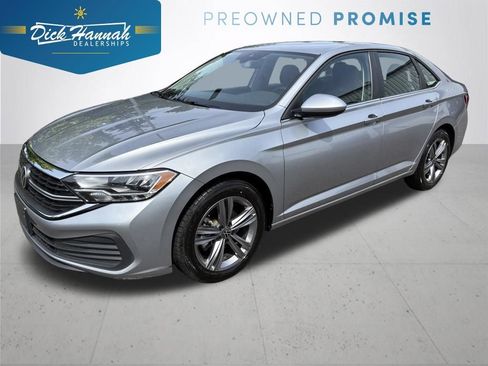 Used 2024 Volkswagen Jetta SE FWD image 1