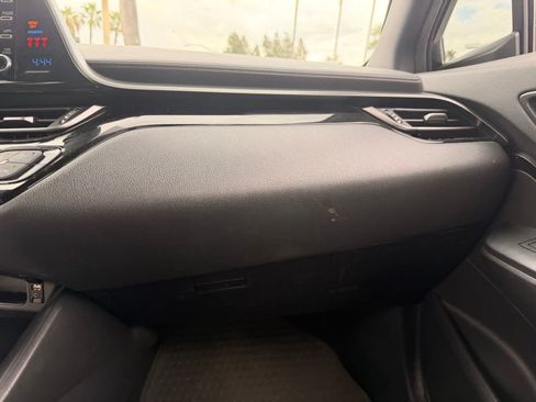 Used 2019 Toyota C-HR LE FWD image 18