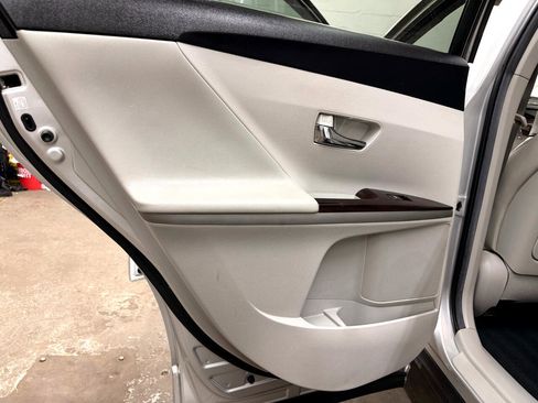 Used 2011 Toyota Venza image 22