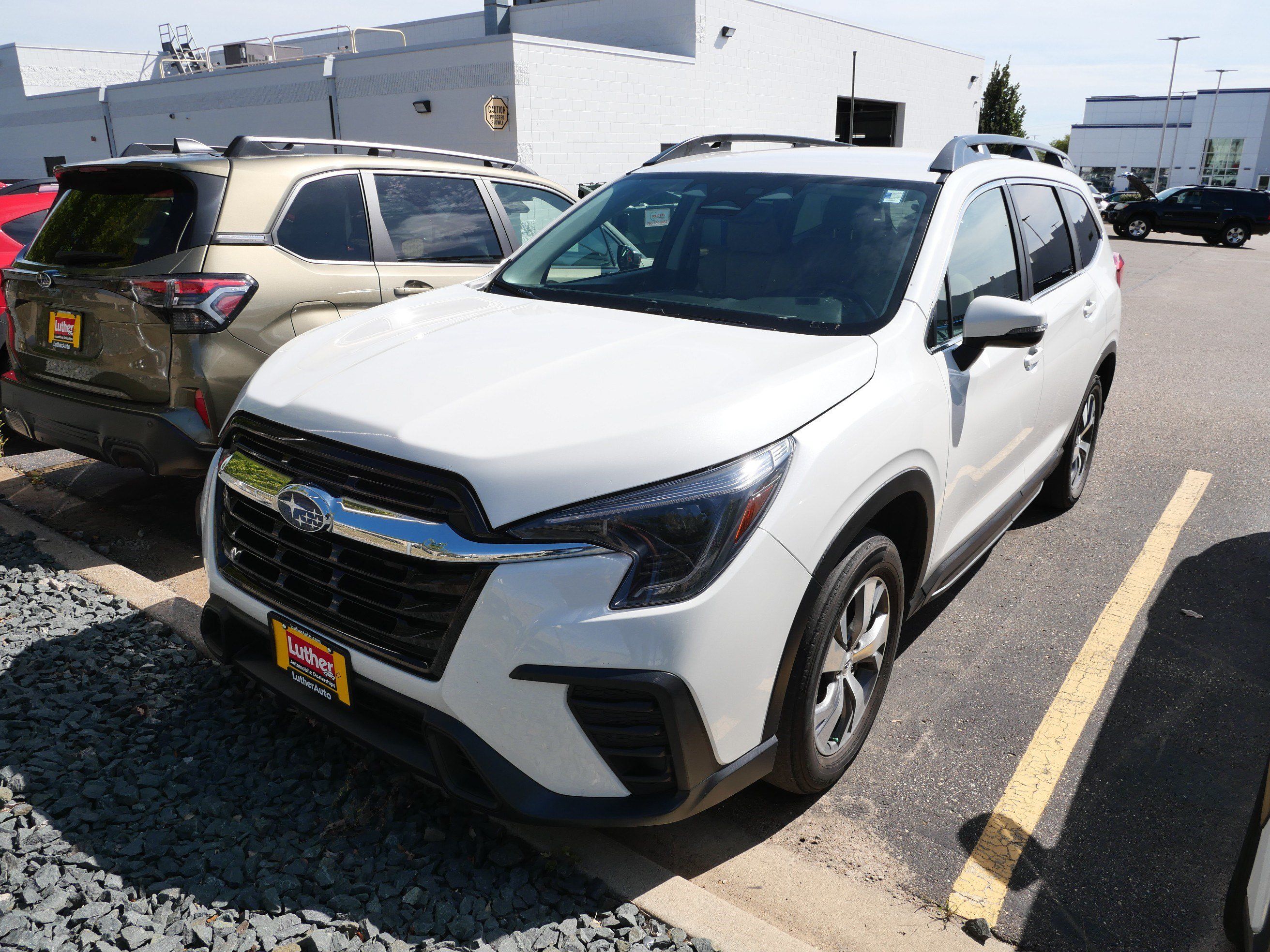 Used 2023 Subaru Ascent Premium w/ Convenience Package AWD/4WD image 2