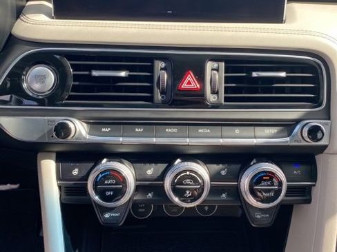 Used 2022 Genesis G70 3.3T image 15